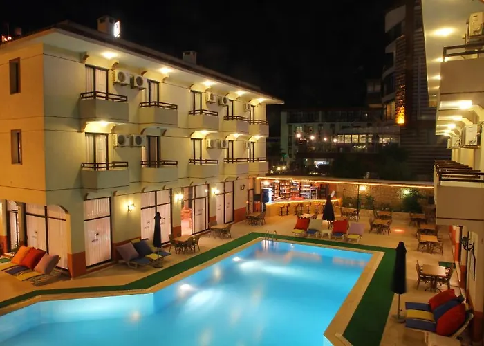 Kanarya Hotel Çeşme